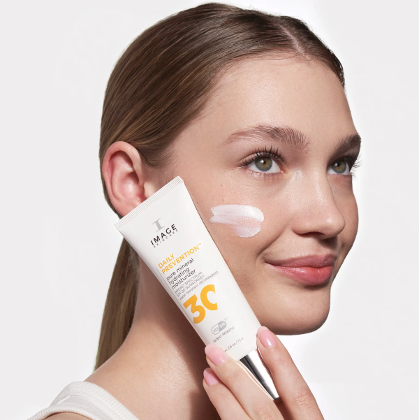 DAILY PREVENTION pure mineral hydrating moisturizer SPF 30